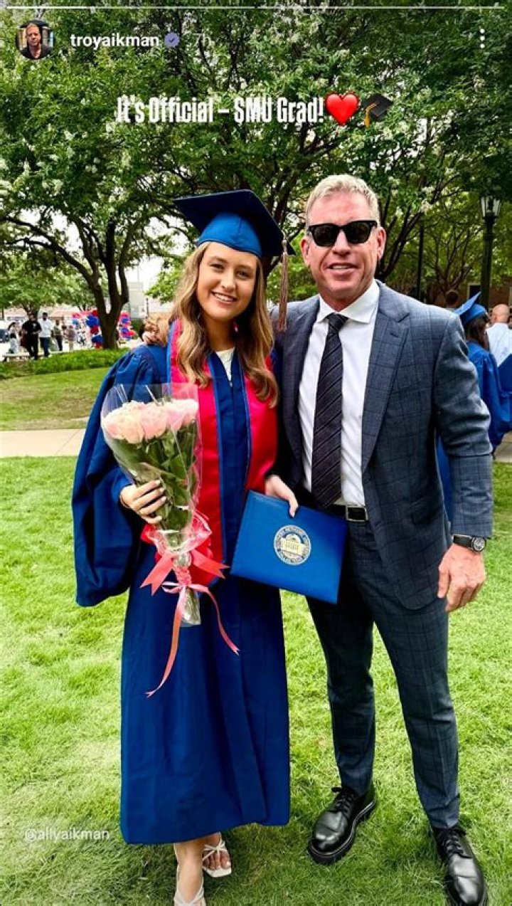 Alexa Marie Aikman is the second daughter of Troy Aikman. ·