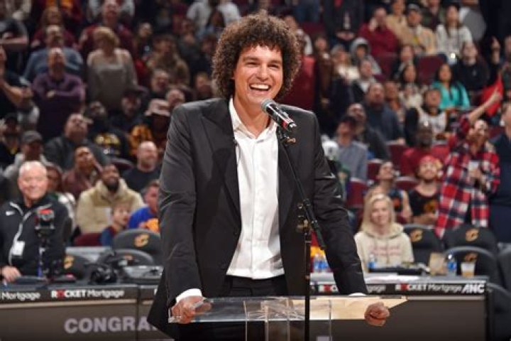 BlogPaper | Anderson Varejão - Age, Family, Bio