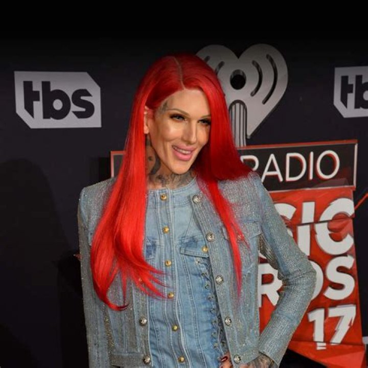 BlogPaper | Jeffree Star - Bio, Age, Net Worth, Height, In Relation, Nationality, Body Measurement, Career