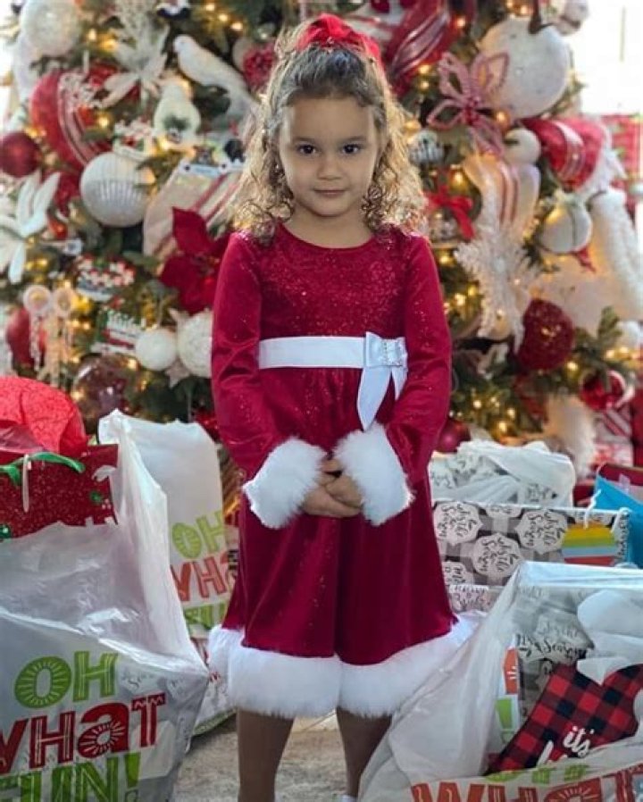 BlogPaper | Kellie Sweet - Bio, Age, Single, Nationality, Body Measurement, Career