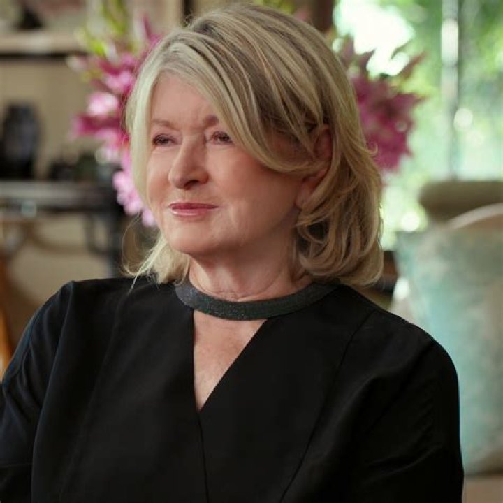 BlogPaper | Martha Stewart - Bio, Age, Height, Single, Nationality, Career, Instagram