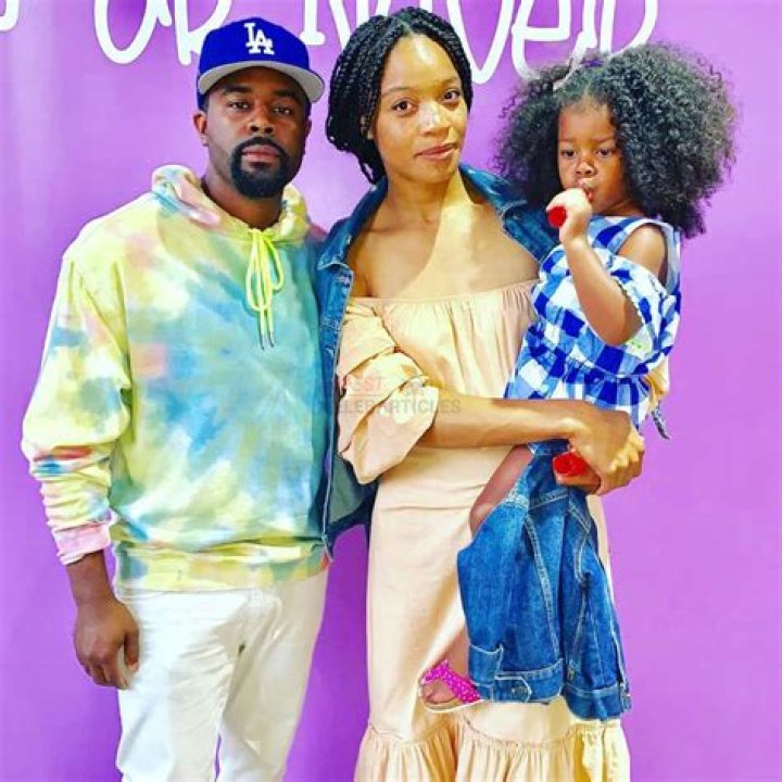 BlogPaper | Tobie Windham - Age, Family, Bio