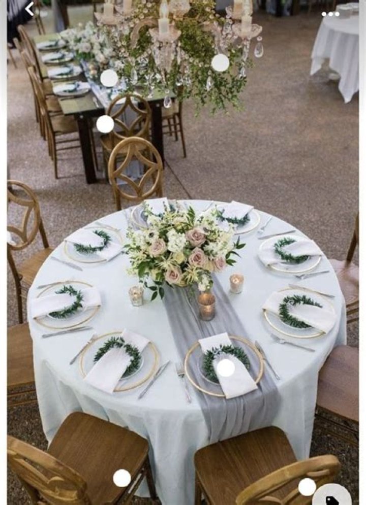 Can you put a table runner on a round table? ·