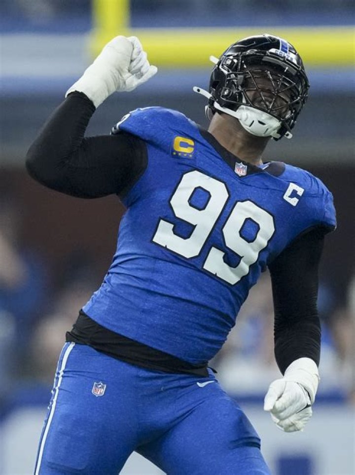 DeForest Buckner age, height, ethnicity, family, college, 40 time, draft, trade, net worth, Instagra ·