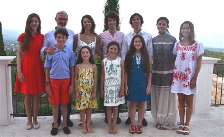 Does Morrissey have children? ·