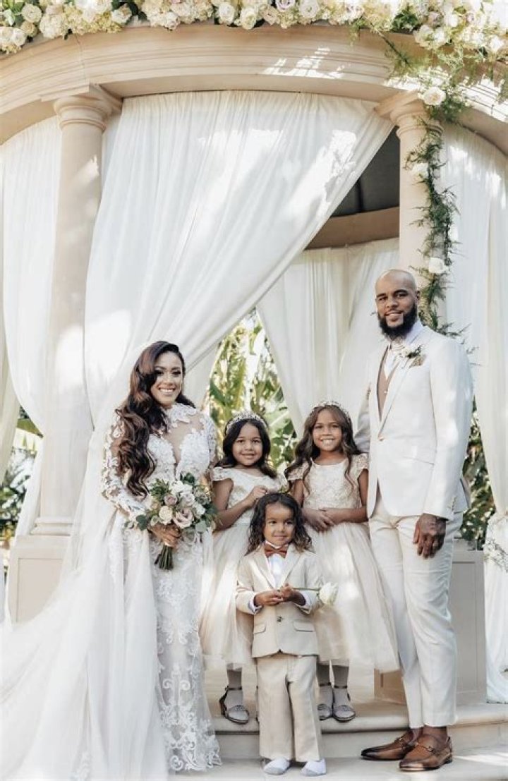 Former NFL Player, Spencer Tillman is happily married to Rita and shares four daughters (Bio, Salary ·