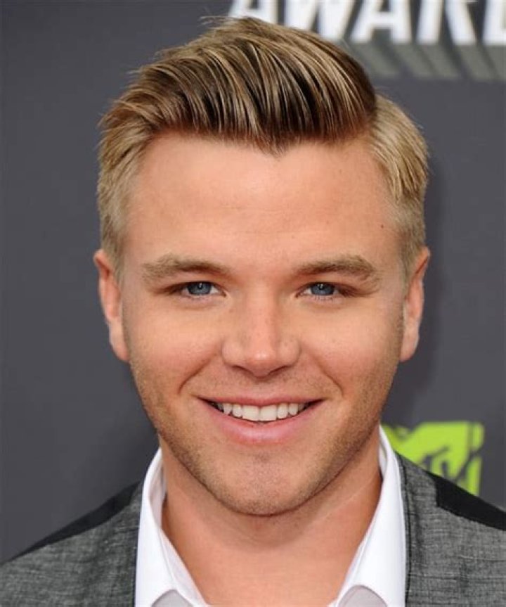 Introducing Brett Davern | Bio, Wife, Net Worth, Social Media and Physical Appearance ·