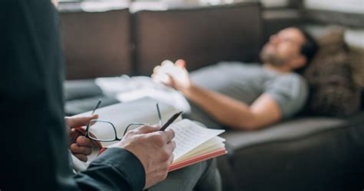 Is it better to see a psychiatrist or psychologist? ·