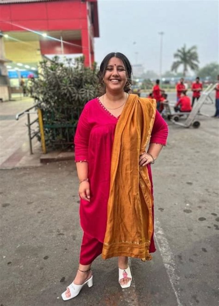 Jhanak Shukla Height, Weight, Age, Boyfriend, Facts, Biography ·