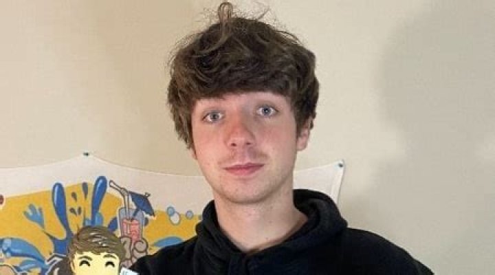 Karl Jacobs Height, Weight, Age, Biography, Family, Facts ·