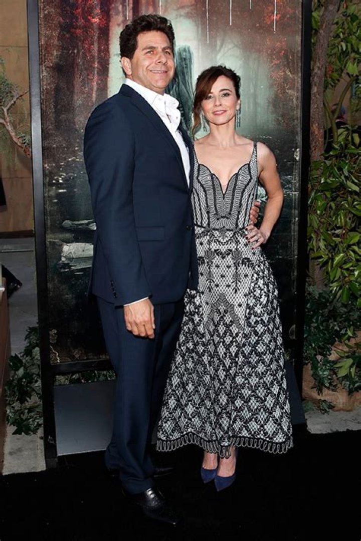 Linda Cardellini Profile, Ethnicity, Husband, Avengers, Net Worth ·