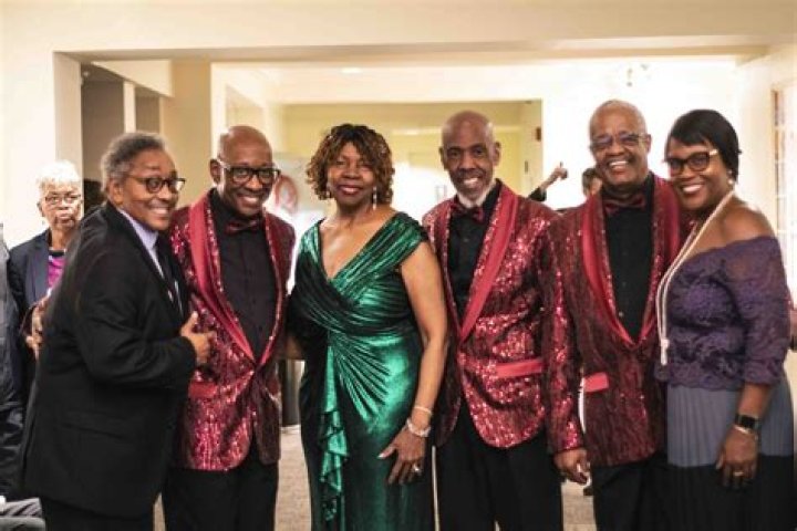 Russell Thompkins Jr. family, wife , children, parents, siblings ·