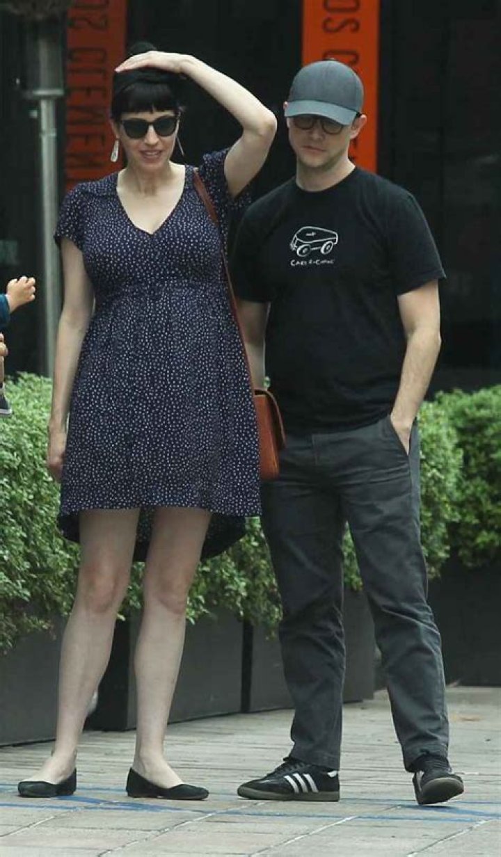 The entrepreneur Tasha McCauley is the wife of Joseph Gordon Levitt. ·