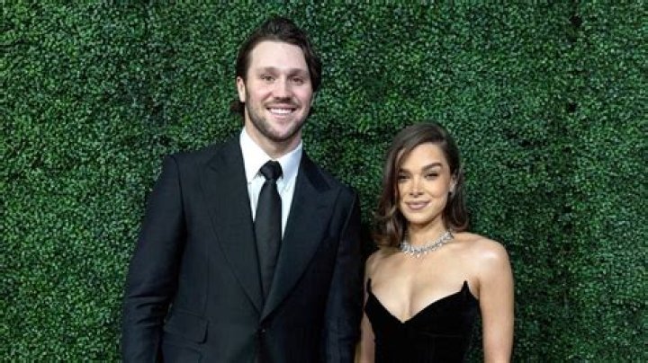 Uncover The Secrets Of Hailee Steinfeld's Net Worth