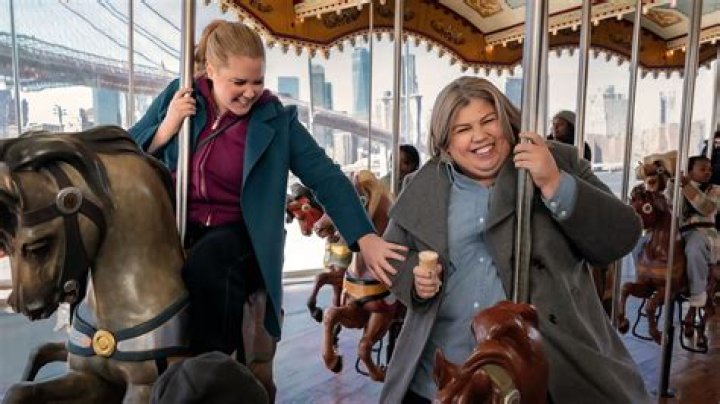 Who Is Julie Carlson? Details To Know About Urzila Carlson Wife And Family correo ·